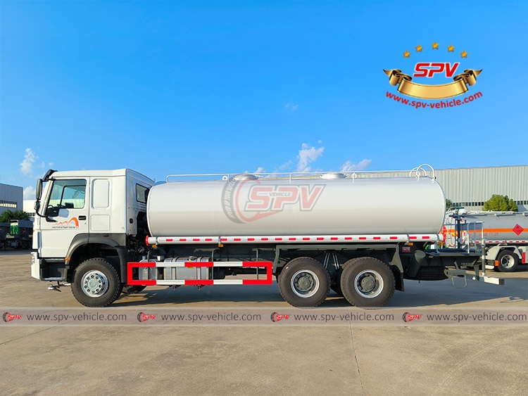 20,000 Litres Water Spraying Truck Sinotruk-RS